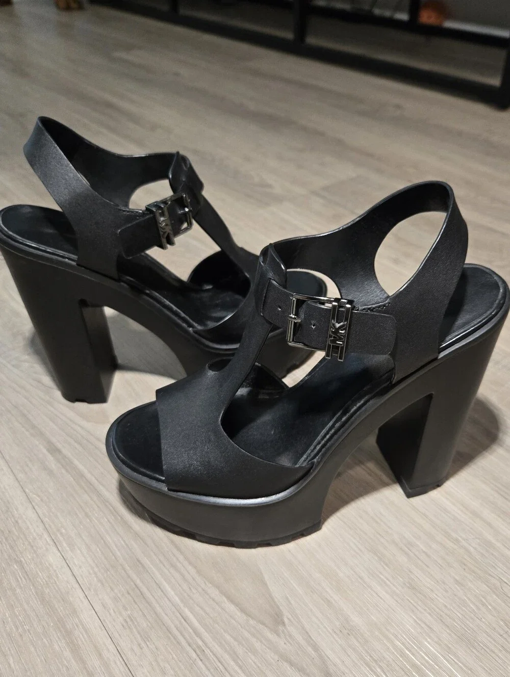 MICHAEL Michael Kors Sinead Leather Platform Sandals Black Sz 6.5